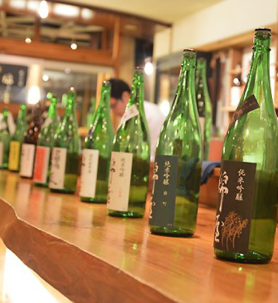 Go for a sake tasting with sake sommelier Ms. Kumi Hayasaka! Bus tour and sake paired lunch featuring sake from two breweries and produce from northern Miyagi Prefecture.